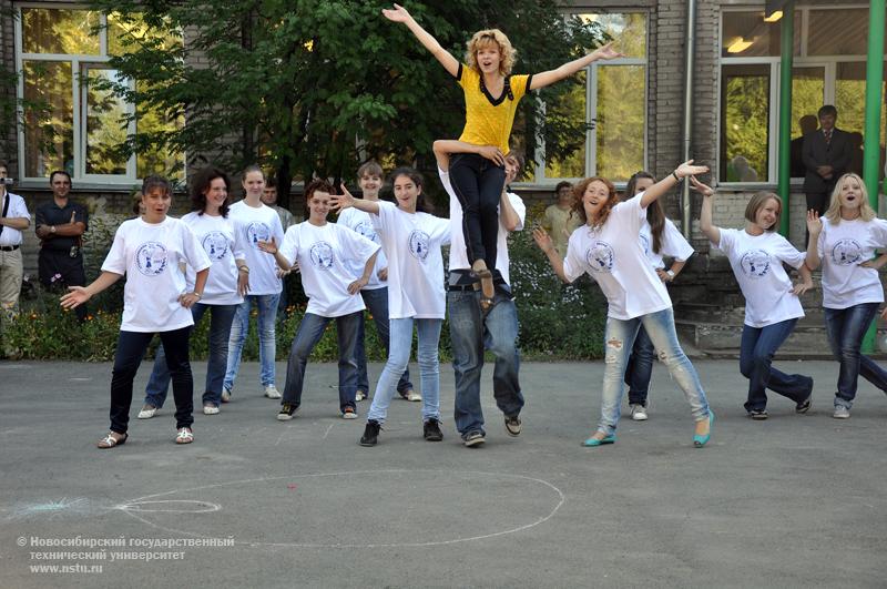 01.09.10 1 сентября в Инженерном лицее НГТУ, фотография: В. Кравченко