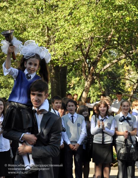 01.09.10 1 сентября в Инженерном лицее НГТУ, фотография: В. Кравченко
