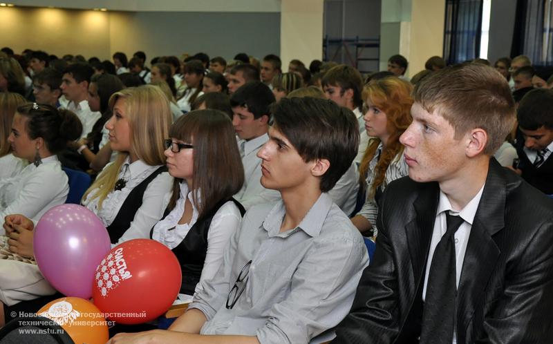 01.09.10 1 сентября в Инженерном лицее НГТУ, фотография: В. Кравченко