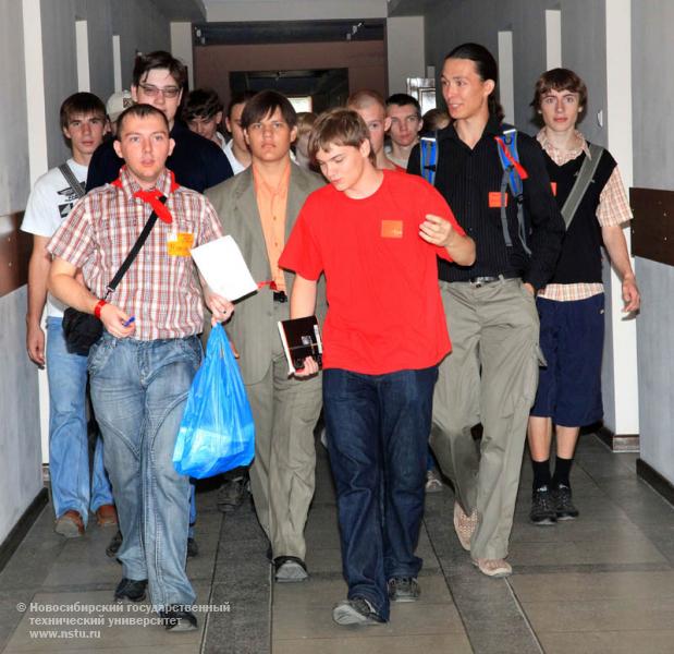 01.09.10 «Первый день новой жизни» для студентов—первокурсников НГТУ, фотография: В. Невидимов