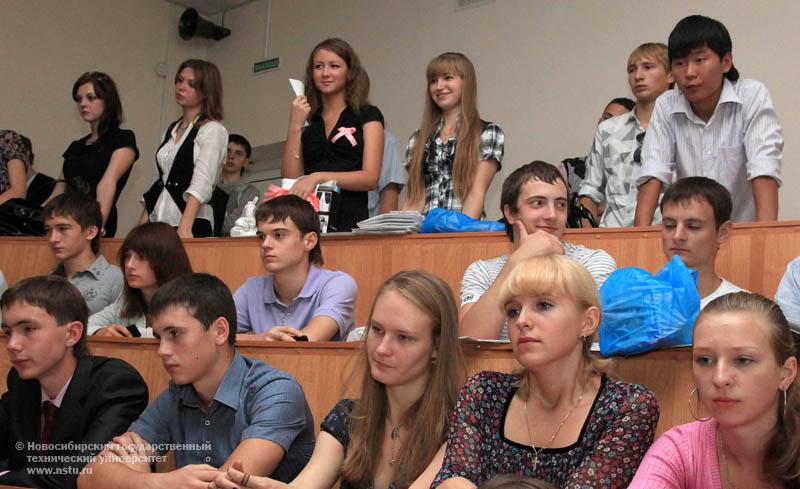 01.09.10 1 сентября собрание студентов 1 курса механико -технологическиого факультета (МТФ), фотография: В. Невидимов