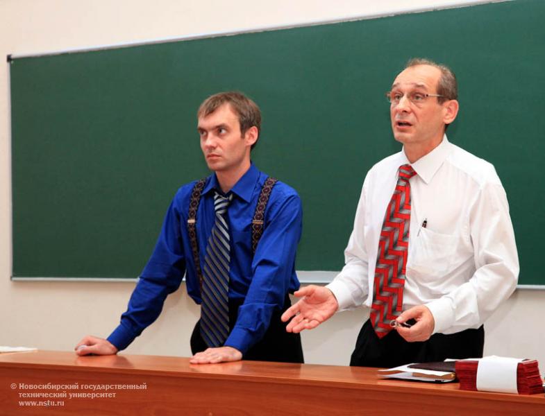 01.09.10 1 сентября собрание студентов 1 курса механико -технологическиого факультета (МТФ), фотография: В. Невидимов