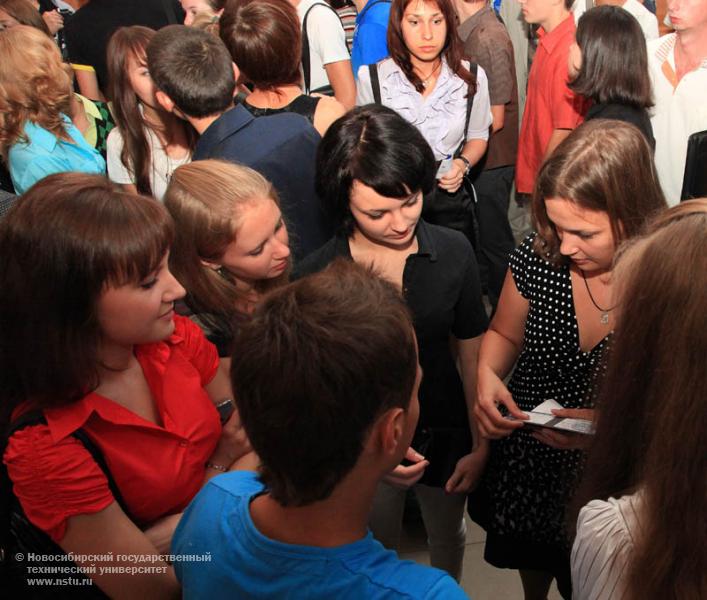 01.09.10 1 сентября собрание студентов 1 курса механико -технологическиого факультета (МТФ), фотография: В. Невидимов