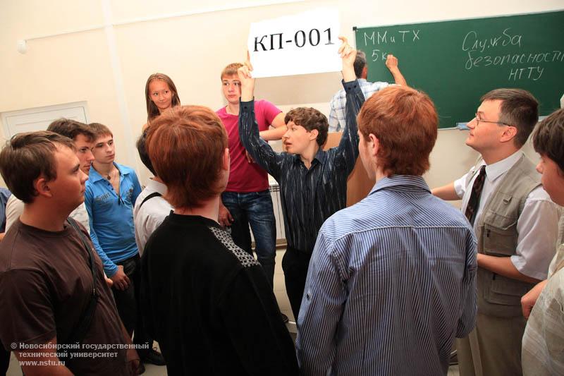 01.09.10 1 сентября собрание студентов 1 курса механико -технологическиого факультета (МТФ), фотография: В. Невидимов