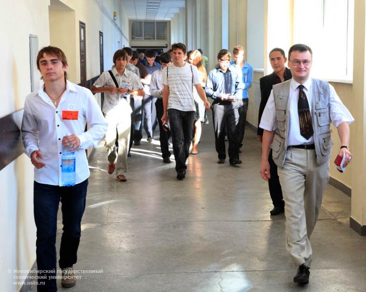 01.09.10 1 сентября собрание студентов 1 курса механико -технологическиого факультета (МТФ), фотография: В. Невидимов