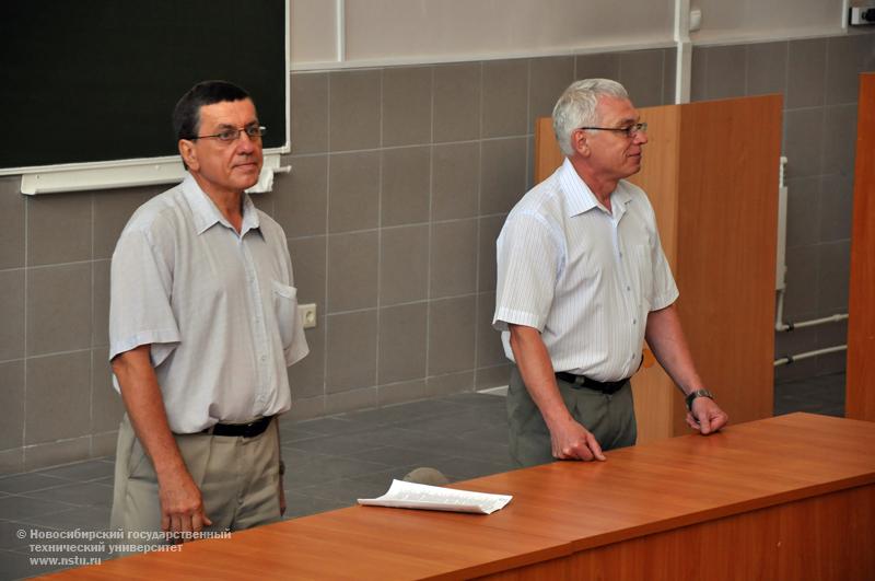 01.09.10 1 сентября собрание студентов 1 курса факультета радиотехники и электроники (РЭФ), фотография: В. Кравченко