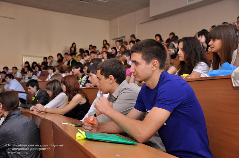 01.09.10 1 сентября собрание студентов 1 курса факультета радиотехники и электроники (РЭФ), фотография: В. Кравченко