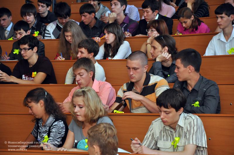01.09.10 1 сентября собрание студентов 1 курса факультета радиотехники и электроники (РЭФ), фотография: В. Кравченко