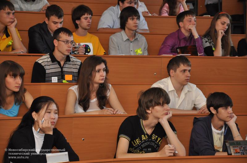 01.09.10 1 сентября собрание студентов 1 курса факультета радиотехники и электроники (РЭФ), фотография: В. Кравченко