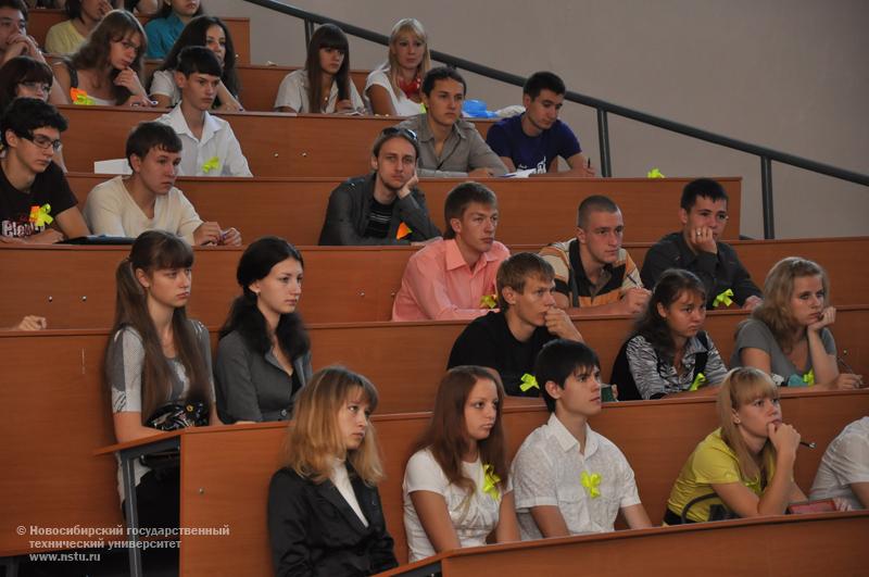 01.09.10 1 сентября собрание студентов 1 курса факультета радиотехники и электроники (РЭФ), фотография: В. Кравченко