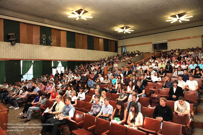 01.09.10 Собрание студентов 1 курса ФЭН, фотография: В. Невидимов