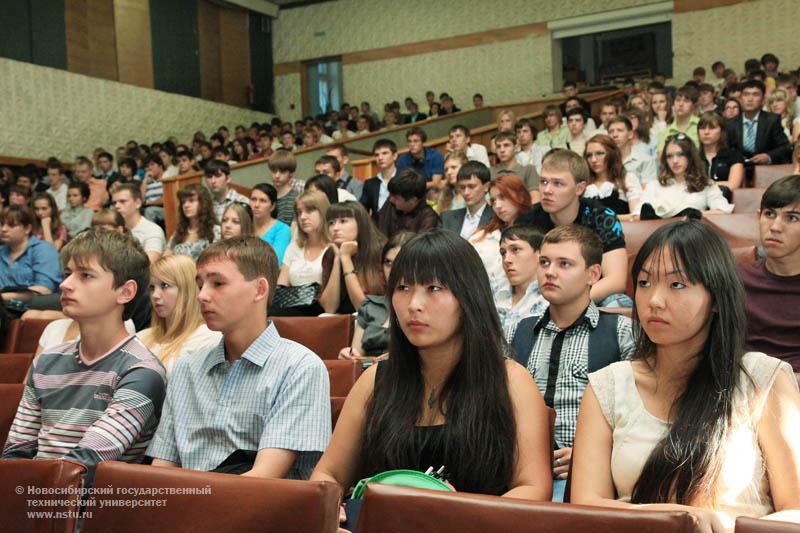 01.09.10 Собрание студентов 1 курса ФЭН, фотография: В. Невидимов