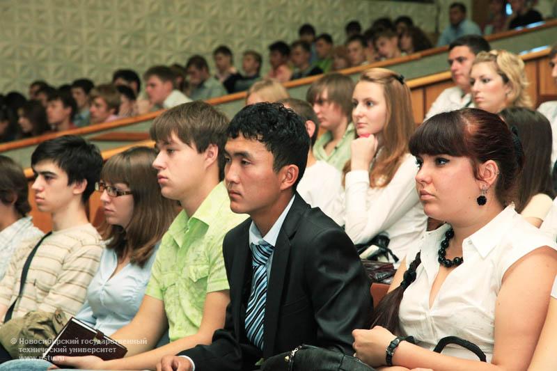 01.09.10 Собрание студентов 1 курса ФЭН, фотография: В. Невидимов