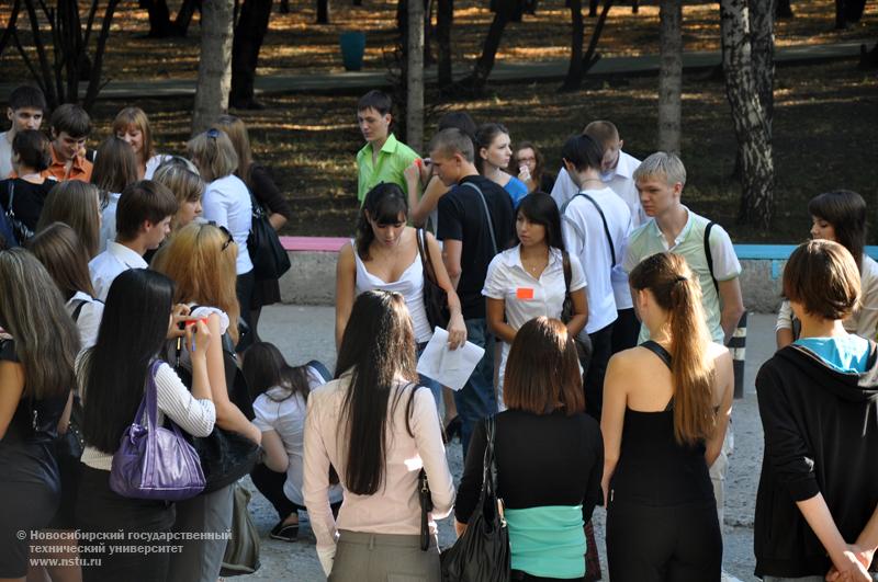 01.09.10 1 сентября собрание студентов 1 курса факультета бизнеса (ФБ), фотография: В. Кравченко