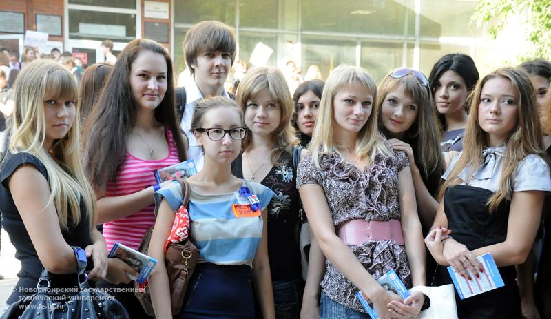 01.09.10 1 сентября собрание студентов 1 курса факультета бизнеса (ФБ), фотография: В. Кравченко