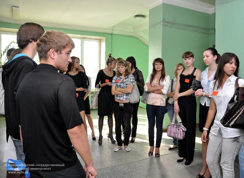 01.09.10 1 сентября собрание студентов 1 курса факультета бизнеса (ФБ), фотография: В. Кравченко