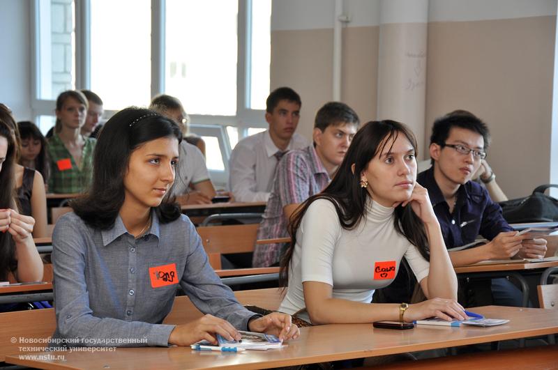 01.09.10 1 сентября собрание студентов 1 курса факультета бизнеса (ФБ), фотография: В. Кравченко