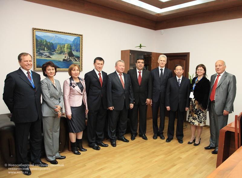 23.09.10 Cаммит университетов — членов ШОС в НГТУ, фотография: В. Невидимов
