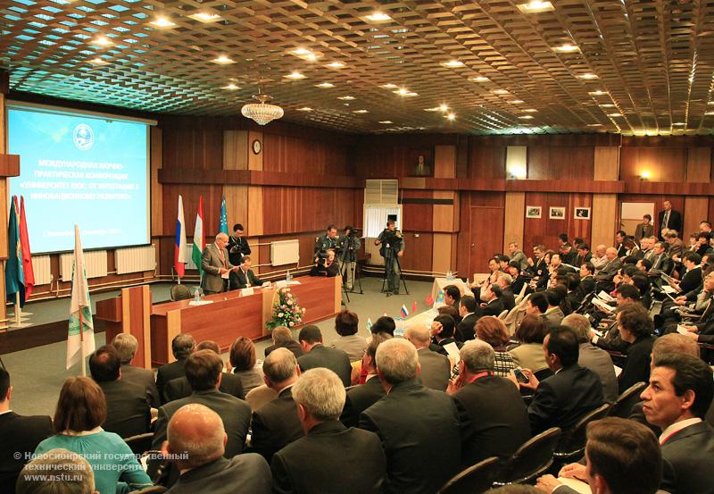 23.09.10 Cаммит университетов — членов ШОС в НГТУ, фотография: В. Невидимов