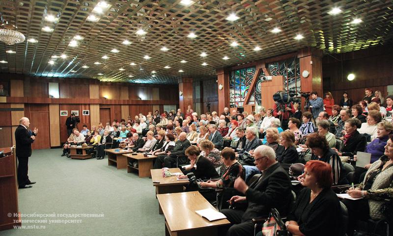 18.10.10 Начало занятий на Народном факультете НГТУ, фотография: В. Невидимов