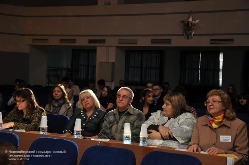 02.11.10 2 ноября в НГТУ пройдет городской фестиваль самодеятельного творчества «Студенческая осень-2010», фотография: В. Кравченко