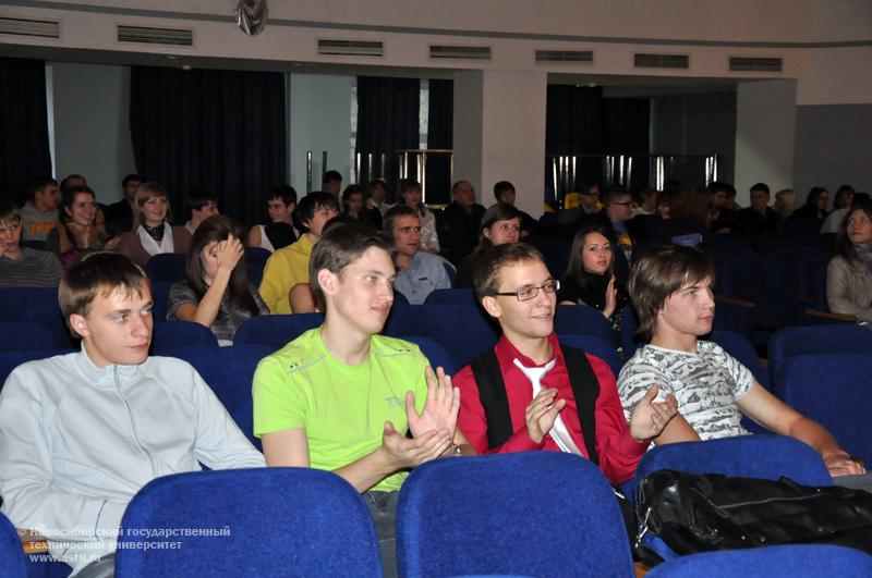 02.11.10 2 ноября в НГТУ пройдет городской фестиваль самодеятельного творчества «Студенческая осень-2010», фотография: В. Кравченко