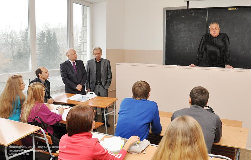 02.11.10 2 ноября студентке факультета энергетики НГТУ была вручена стипендия Ассоциации выпускников НЭТИ-НГТУ, фотография: В. Невидимов