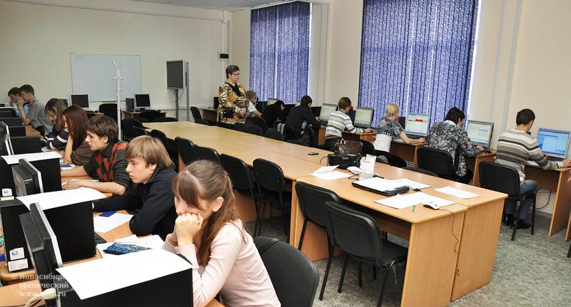 22.11.10 22 -25 ноября в НГТУ пройдет второй тур студенческой интернет-олимпиады по физике, химии и информатике, фотография: В. Невидимов