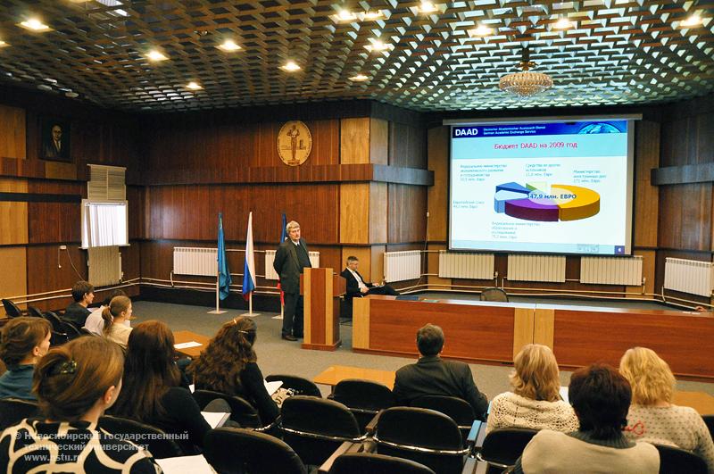 23.11.10 23 ноября в НГТУ пройдет семинар «Программы поддержки российско-германского научного сотрудничества», фотография: В. Невидимов