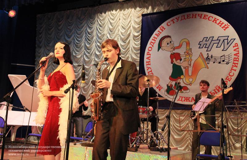 29.11.10 В НГТУ прошел Международный студенческий джазовый фестиваль , фотография: В. Невидимов
