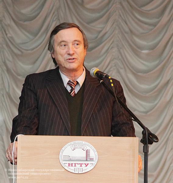 Александр Капитонович Дмитриев декан ФТФ, фотография: В. Невидимов