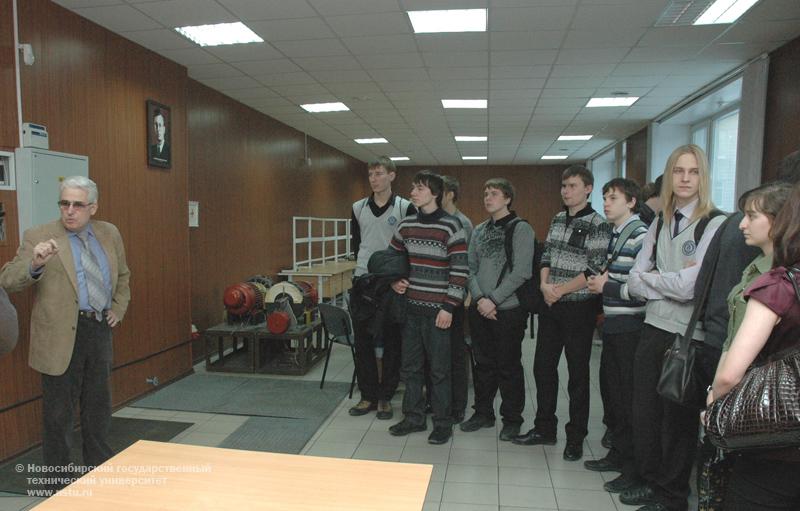 31.01.11 Встречи деканов НГТУ с учащимися школ, лицеев и гимназий, фотография: В. Шаламов
