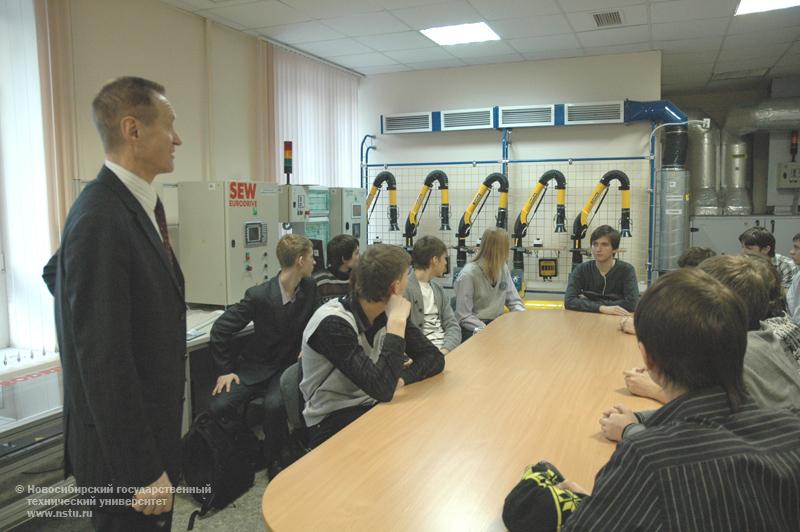 31.01.11 Встречи деканов НГТУ с учащимися школ, лицеев и гимназий, фотография: В. Шаламов