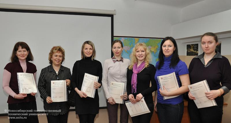 10.02.11 Преподаватели НГТУ получили сертификаты Кембриджского университета по методике преподавания английского языка, фотография: В. Невидимов