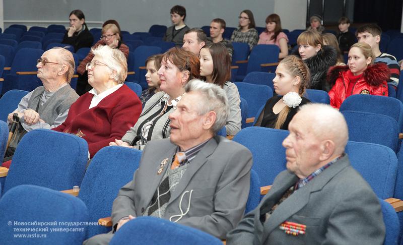 22.02.11 Концерт, посвященный Дню защитника Отечества. Председатель Совета ветеранов НГТУ В.И Мащенко, фотография: В. Невидимов