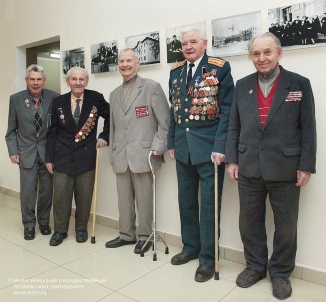 22. Концерт, посвященный Дню защитника Отечества. Студентка 2 курса РЭФ М.Кирьянова, фотография: В. Невидимов