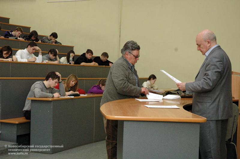 27.02.11 Второй тур олимпиады школьников «Будущее Сибири» по физике, фотография: В. Кравченко
