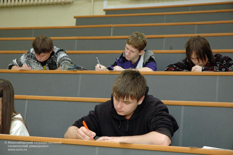 27.02.11 Второй тур олимпиады школьников «Будущее Сибири» по физике, фотография: В. Кравченко