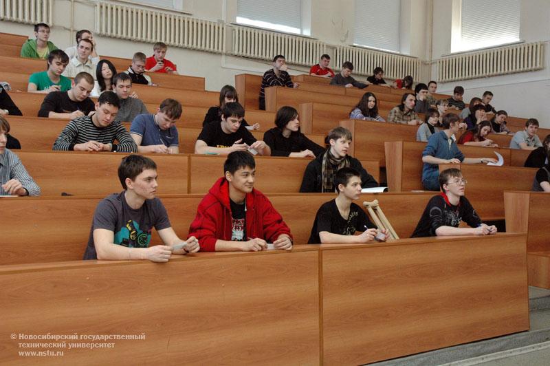 05.03.11 Открытая олимпиада по математике в НГТУ, фотография: В. Кравчеко