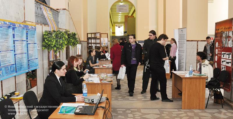 26.03.11 Ярмарка вакансий-2011 в НГТУ, фотография: В. Невидимов