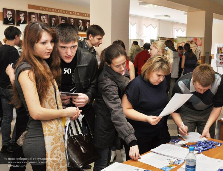 26.03.11 Ярмарка вакансий-2011 в НГТУ, фотография: В. Невидимов
