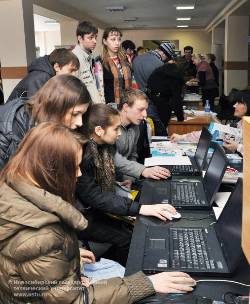 26.03.11     Ярмарка вакансий-2011 в НГТУ, фотография: В. Невидимов