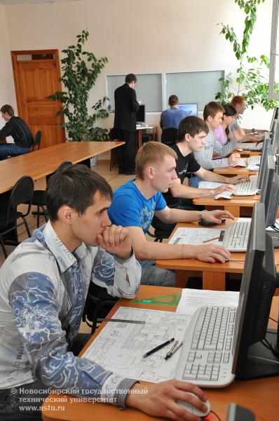 12.04.11 12-14 апреля в НГТУ пройдет городская студенческая олимпиада по инженерной графике и графическим информационным технологиям, фотография: В. Невидимов