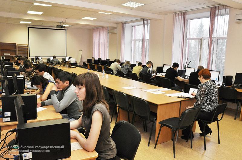 14.04.11 14-16 апреля в НГТУ пройдет второй (региональный) тур международной студенческой интернет-олимпиады, фотография: В. Невидимов
