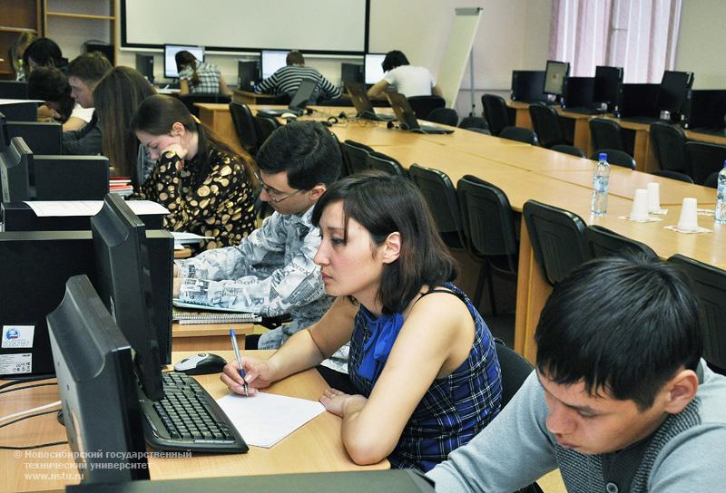 14.04.11 14-16 апреля в НГТУ пройдет второй (региональный) тур международной студенческой интернет-олимпиады, фотография: В. Невидимов