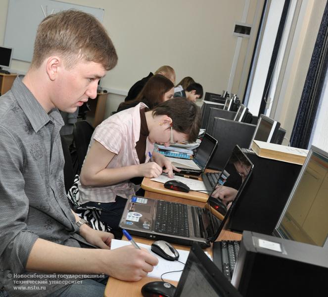 14.04.11 14-16 апреля в НГТУ пройдет второй (региональный) тур международной студенческой интернет-олимпиады, фотография: В. Невидимов