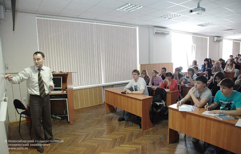 19.04.11 19-21 апреля в НГТУ пройдет III тур Всероссийской студенческой олимпиады по инженерной графике и графическим информационным технологиям, фотография: В. Невидимов