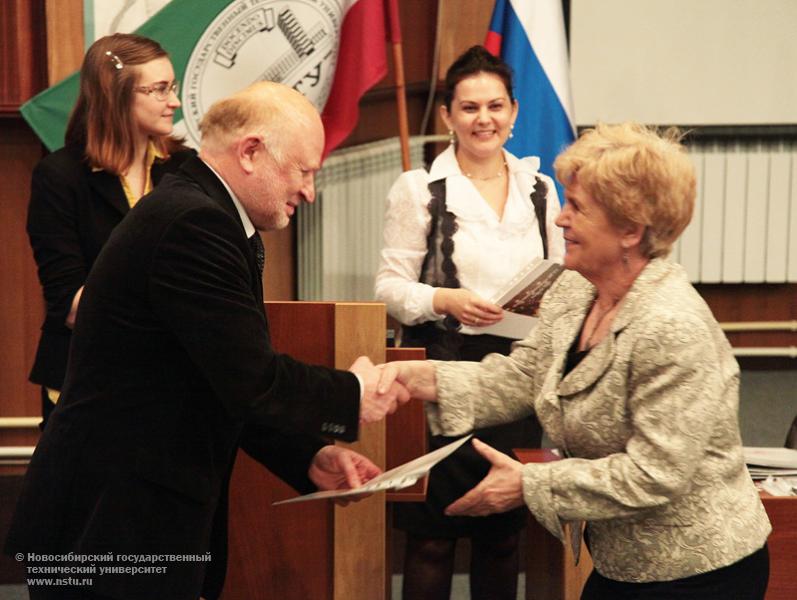 29.04.11 Выпускной на Народном факультете в НГТУ, фотография: В. Невидимов