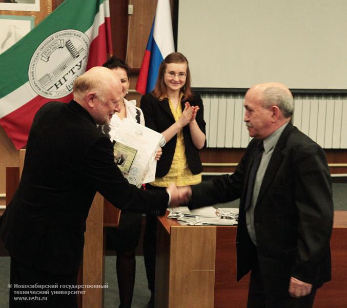 29.04.11 Выпускной на Народном факультете в НГТУ, фотография: В. Невидимов