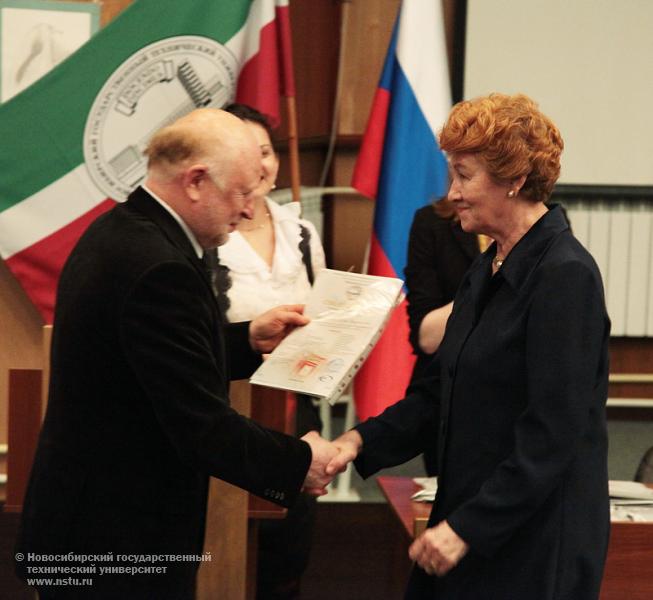 29.04.11 Выпускной на Народном факультете в НГТУ, фотография: В. Невидимов